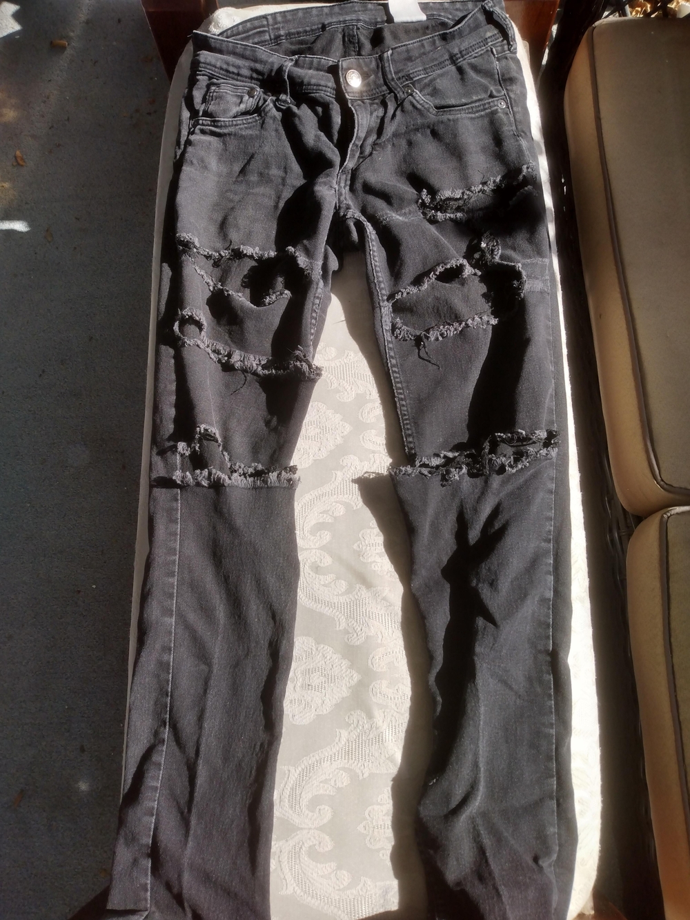 H&M Black Distressed Women's Skinny Jeans